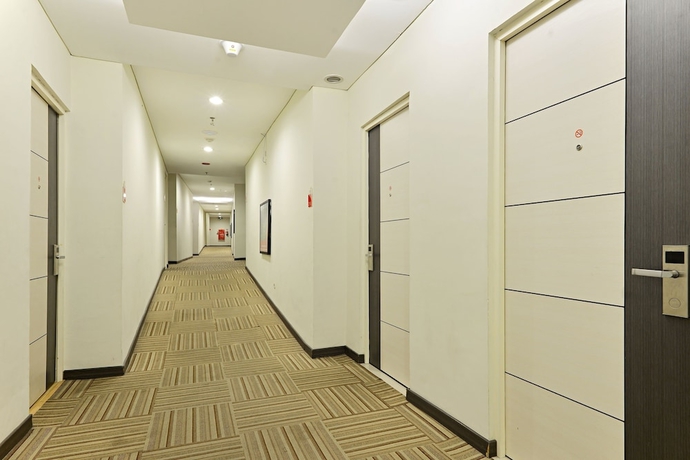 Imagen de los interiores del Hotel Zen Premium Cihampelas. Foto 18