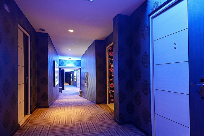 Imagen de los interiores del Hotel Zen Premium Cihampelas. Foto 19