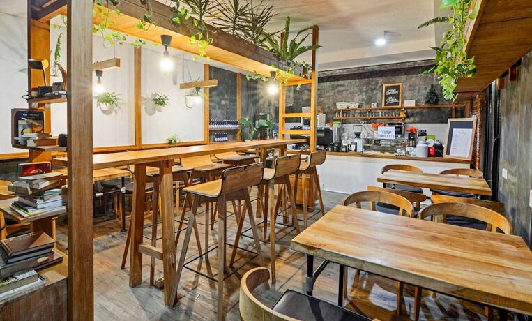 Imagen del bar/restaurante del Hotel Zen Rooms Legacy Residence Syariah. Foto 3