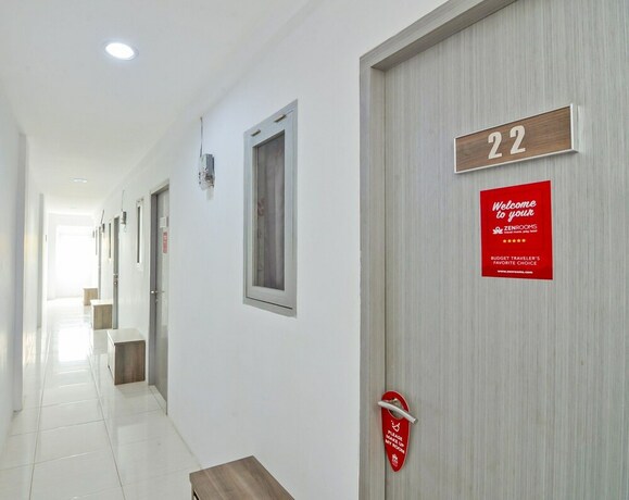 Imagen de los interiores del Hotel Zen Rooms Mangga Besar Raya. Foto 19