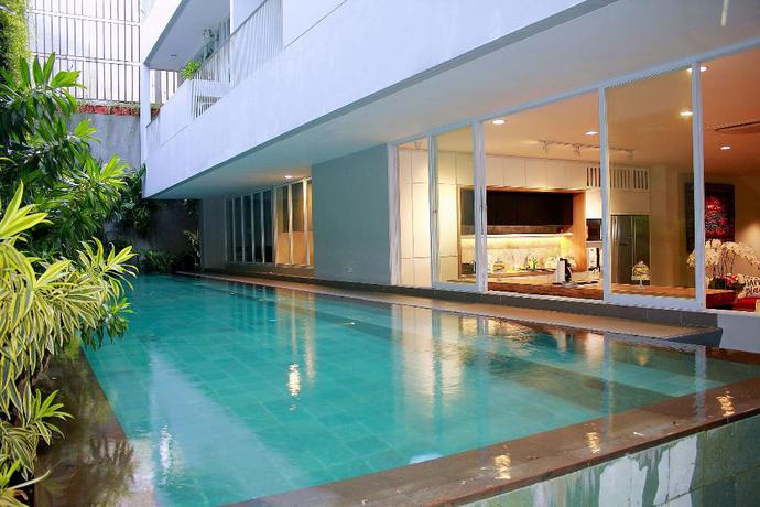 Imagen de la piscina del Hotel Zen Rooms Patra Kuningan Syariah. Foto 15