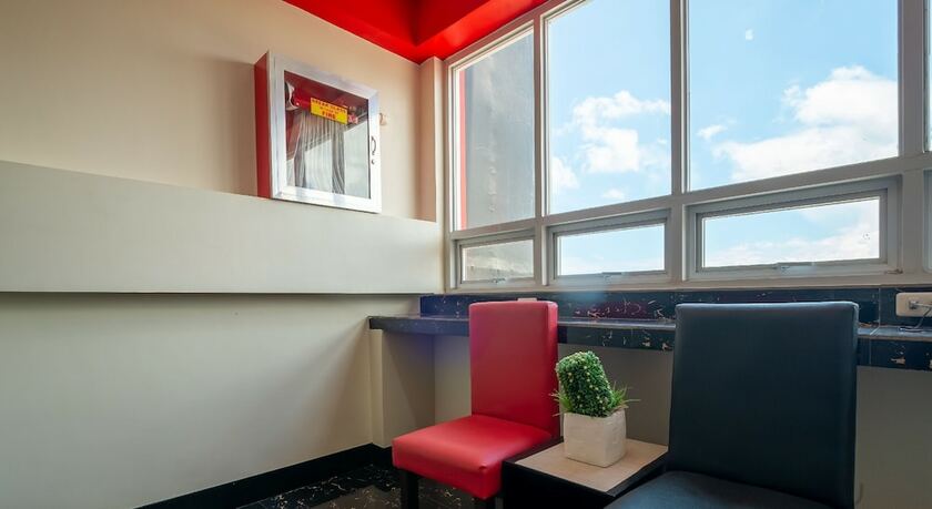 Imagen de los interiores del Hotel Zen Rooms Universal Suite Bed And Breakfast. Foto 17