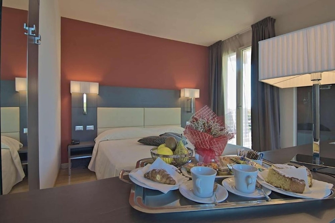 Imagen de la habitación del Hotel Zen Versilia. Foto 11