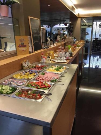 Imagen de la habitación del Hotel Zena Beauty and Shopping Center. Foto 6