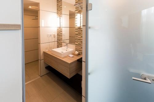 Imagen de la habitación del Hotel Zena Beauty and Shopping Center. Foto 9