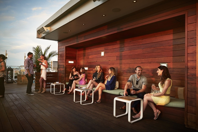 Imagen del bar/restaurante del Hotel Zena, a Viceroy Urban Retreat. Foto 3