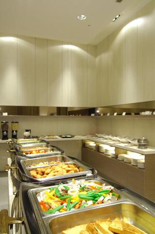 Imagen del bar/restaurante del Hotel Zenda Suites. Foto 6
