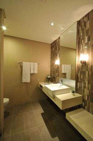 Imagen de la habitación del Hotel Zenda Suites. Foto 16