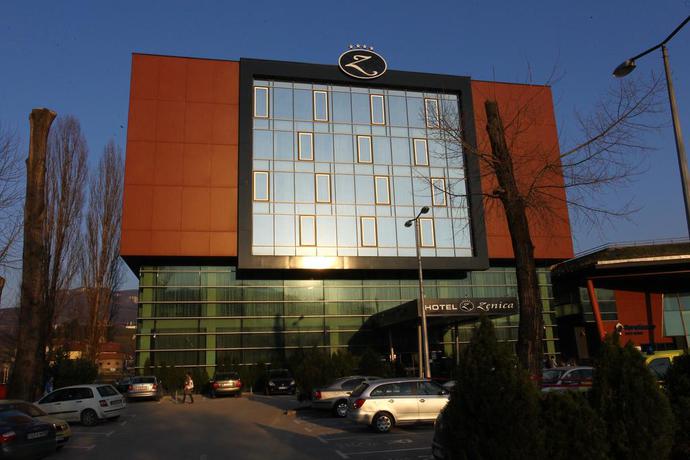 Imagen de los exteriores del Hotel Zenica. Foto 8