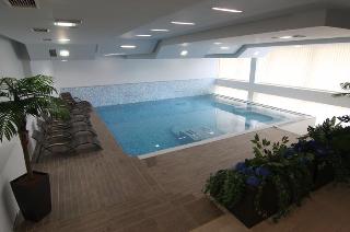 Imagen de la piscina del Hotel Zenica. Foto 15