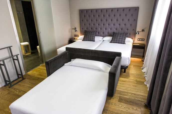 Imagen de la habitación del Hotel Zenit Abeba. Foto 13