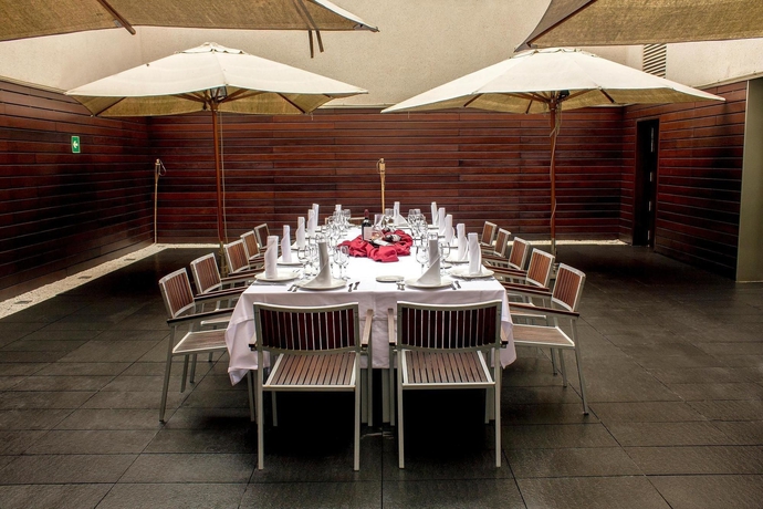 Imagen del bar/restaurante del Hotel Zenit Conde De Borrell. Foto 3