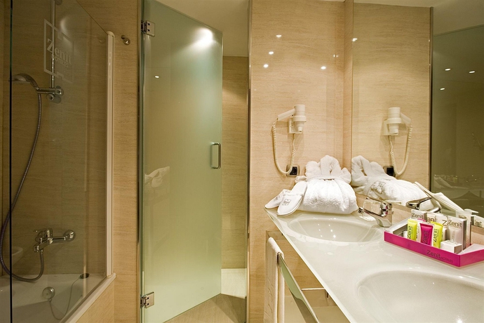 Imagen de la habitación del Hotel Zenit Conde De Borrell. Foto 7