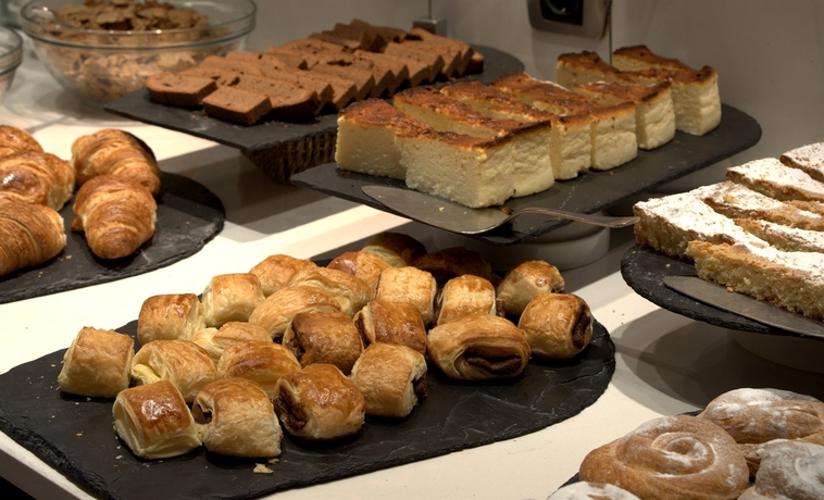 Imagen del bar/restaurante del Hotel Zenit Conde De Borrell. Foto 4