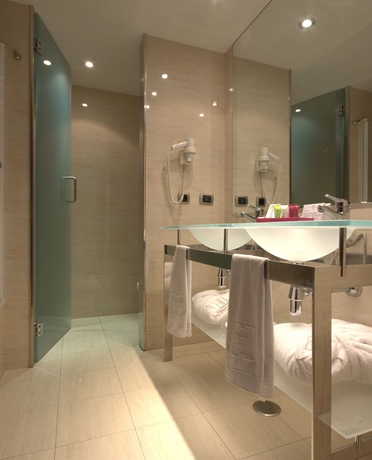 Imagen de la habitación del Hotel Zenit Conde De Borrell. Foto 9