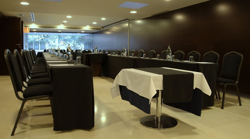 Imagen de los interiores del Hotel Zenit Conde De Borrell. Foto 13