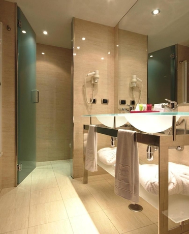 Imagen de la habitación del Hotel Zenit Conde De Borrell. Foto 10