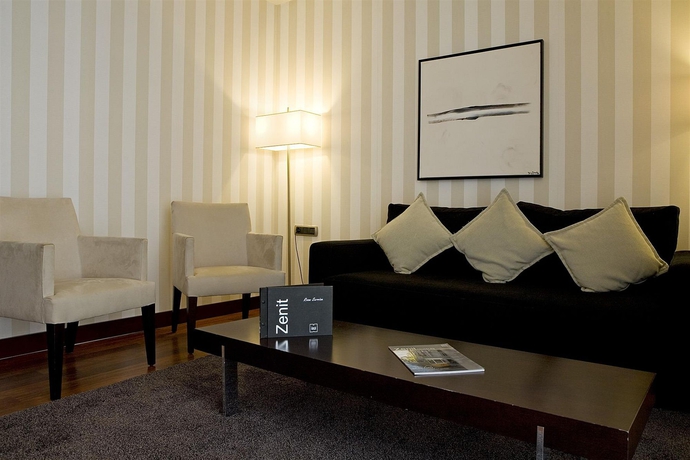 Imagen de los interiores del Hotel Zenit Conde De Borrell. Foto 14