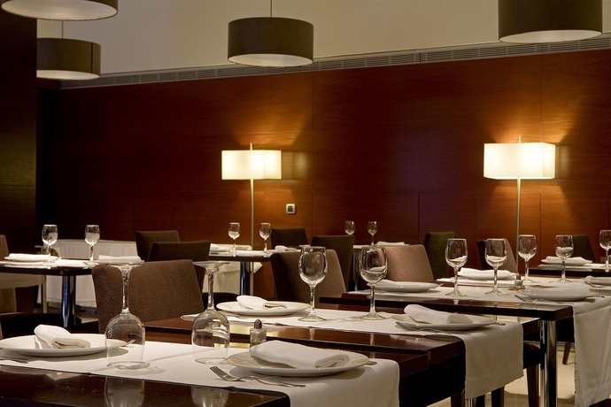 Imagen del bar/restaurante del Hotel Zenit Conde De Borrell. Foto 5