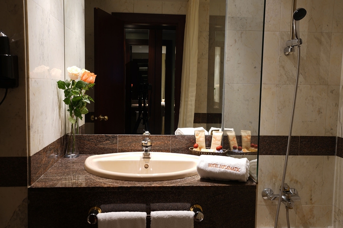 Imagen de la habitación del Hotel Zenit Diplomatic. Foto 9