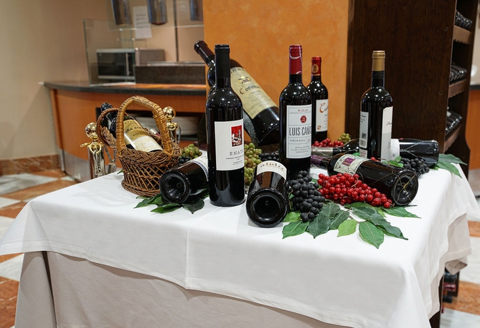 Imagen del bar/restaurante del Hotel Zenit Diplomatic. Foto 6