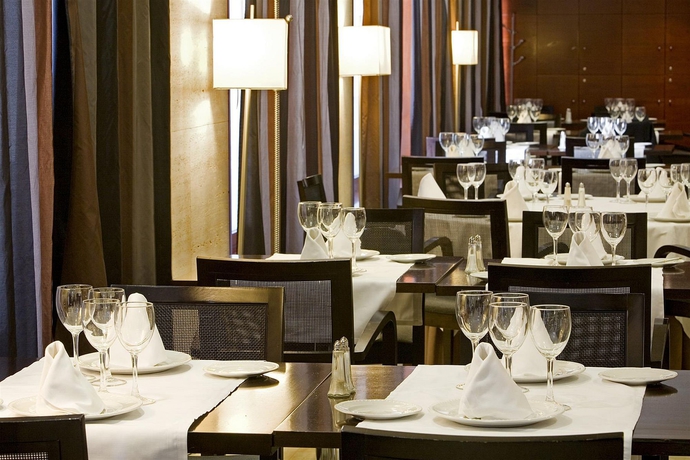 Imagen del bar/restaurante del Hotel Zenit Don Yo. Foto 5