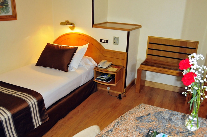 Imagen de la habitación del Hotel Zenit Dos Infantas. Foto 2