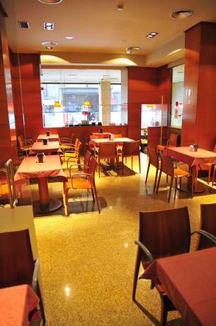 Imagen del bar/restaurante del Hotel Zenit Dos Infantas. Foto 1
