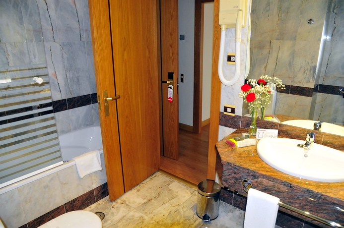 Imagen de la habitación del Hotel Zenit Dos Infantas. Foto 3