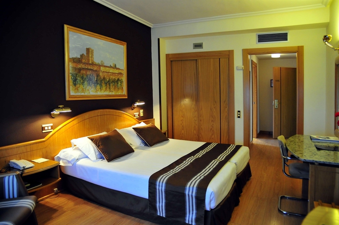 Imagen de la habitación del Hotel Zenit Dos Infantas. Foto 4