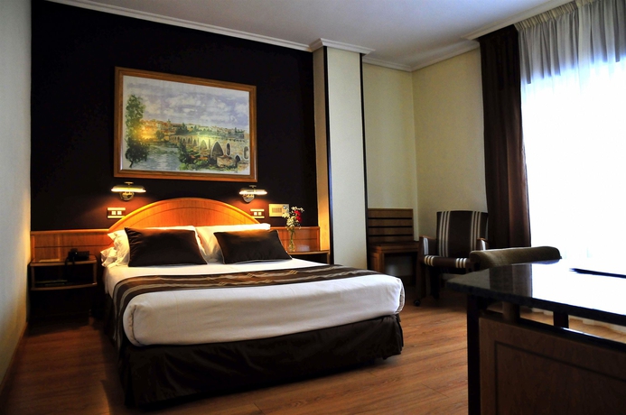 Imagen de la habitación del Hotel Zenit Dos Infantas. Foto 6