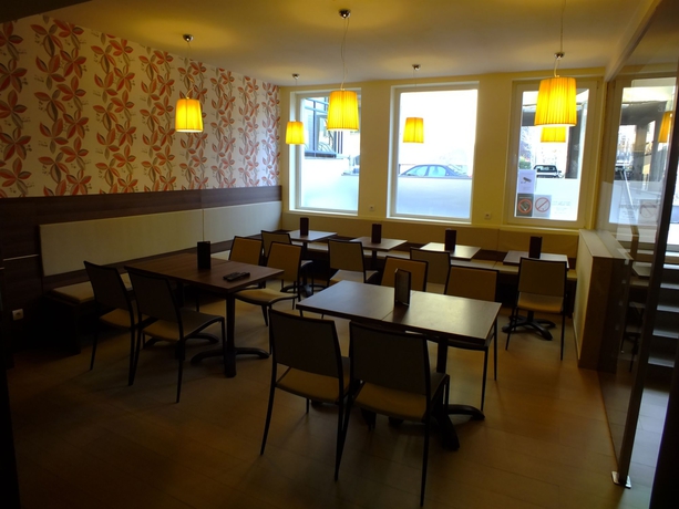 Imagen del bar/restaurante del Hotel Zenit. Foto 2