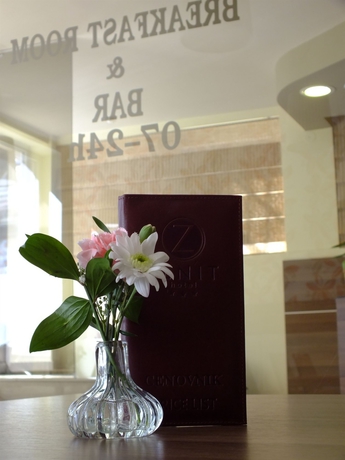 Imagen de los interiores del Hotel Zenit. Foto 9