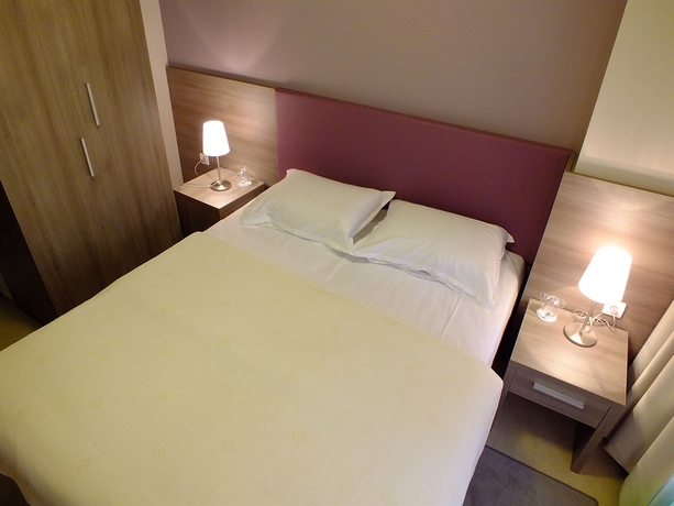 Imagen de la habitación del Hotel Zenit. Foto 7