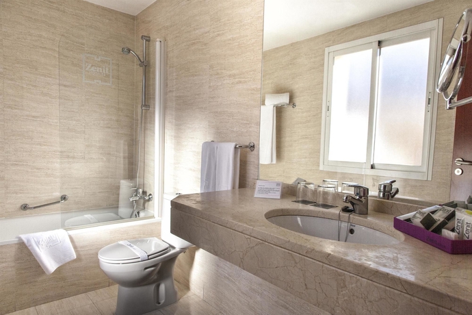 Imagen de la habitación del Hotel Zenit Malaga. Foto 9