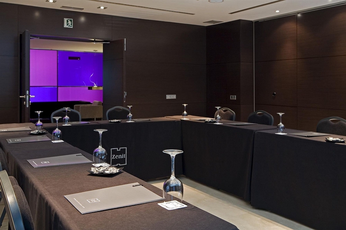 Imagen de los interiores del Hotel Zenit Pamplona. Foto 8