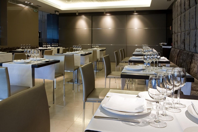 Imagen del bar/restaurante del Hotel Zenit Pamplona. Foto 2