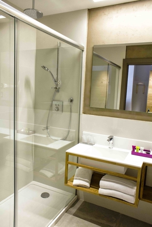 Imagen de la habitación del Hotel Zenit San Sebastián. Foto 13