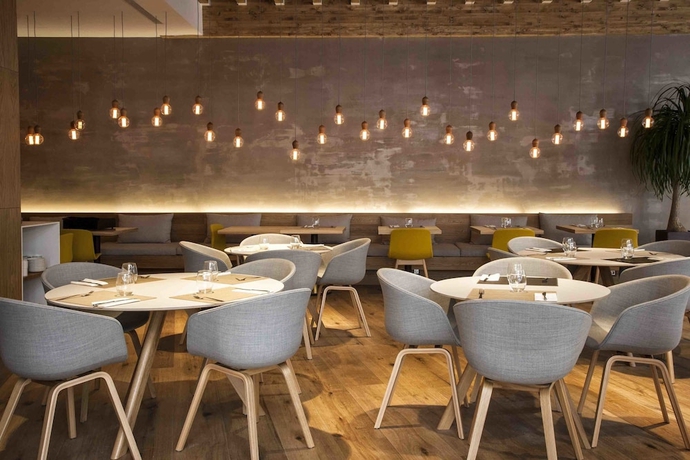 Imagen del bar/restaurante del Hotel Zenit San Sebastián. Foto 2