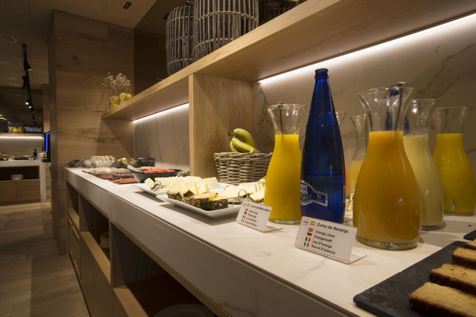 Imagen del bar/restaurante del Hotel Zenit Sevilla. Foto 4