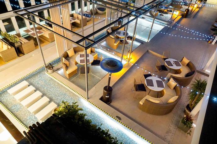 Imagen de los interiores del Hotel Zenith International. Foto 9