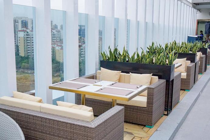 Imagen de los exteriores del Hotel Zenith International. Foto 8