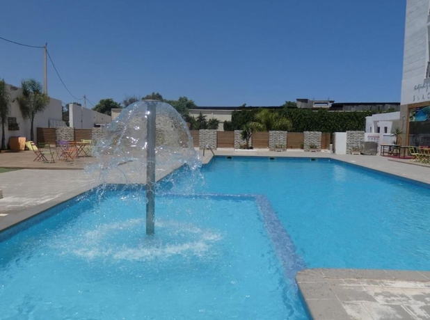 Imagen de la piscina del Hotel Zenith, Or&aacute;n. Foto 19