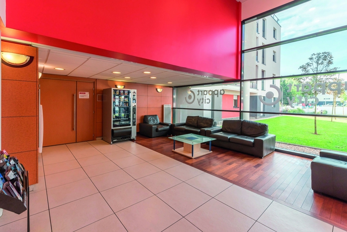 Imagen de los interiores del Hotel Zenitude Hôtel-Résidences Versailles Saint-Cyr-l'Ecole. Foto 10