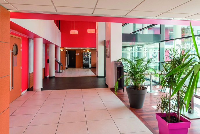 Imagen de los interiores del Hotel Zenitude Hôtel-Résidences Versailles Saint-Cyr-l'Ecole. Foto 12