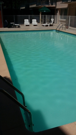 Imagen de la piscina del Hotel Zenitude - Résidences Les Jardins De Lourdes. Foto 13