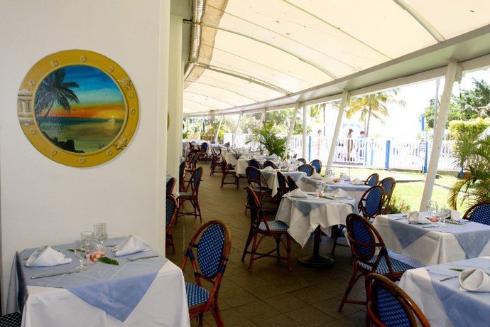 Imagen del bar/restaurante del Hotel Zenitude R&eacute;sidences le Salako. Foto 3