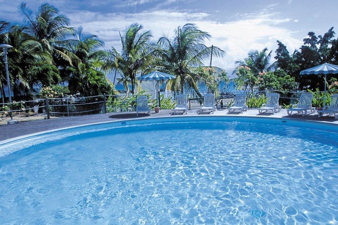 Imagen de la piscina del Hotel Zenitude R&eacute;sidences le Salako. Foto 7