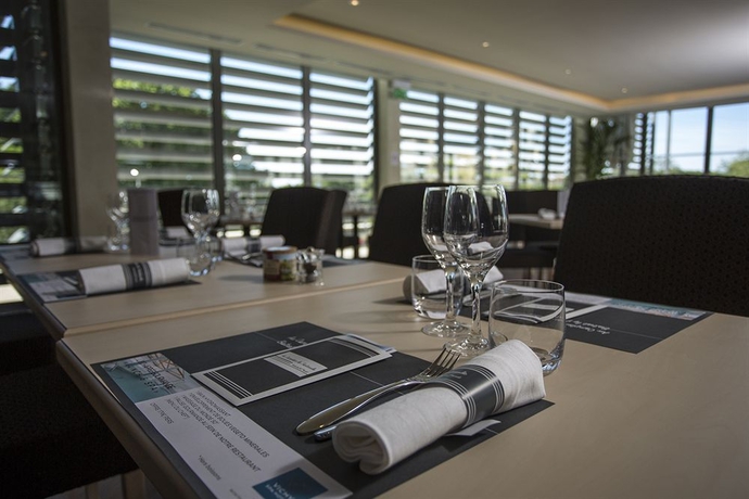 Imagen del bar/restaurante del Hotel Zenitude Relais and Spa - La Valadière. Foto 6