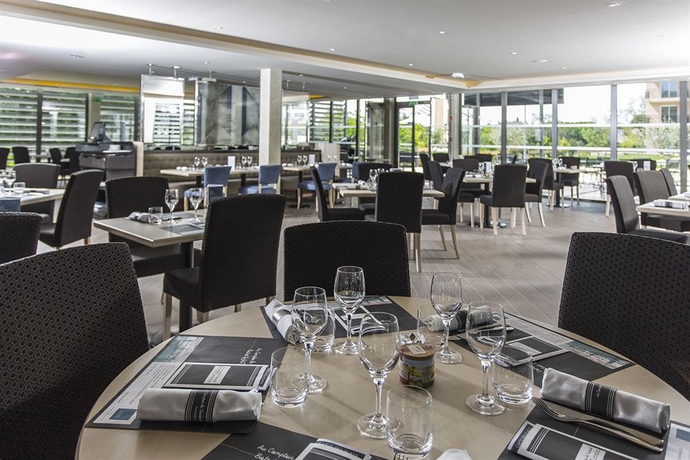 Imagen del bar/restaurante del Hotel Zenitude Relais and Spa - La Valadière. Foto 7